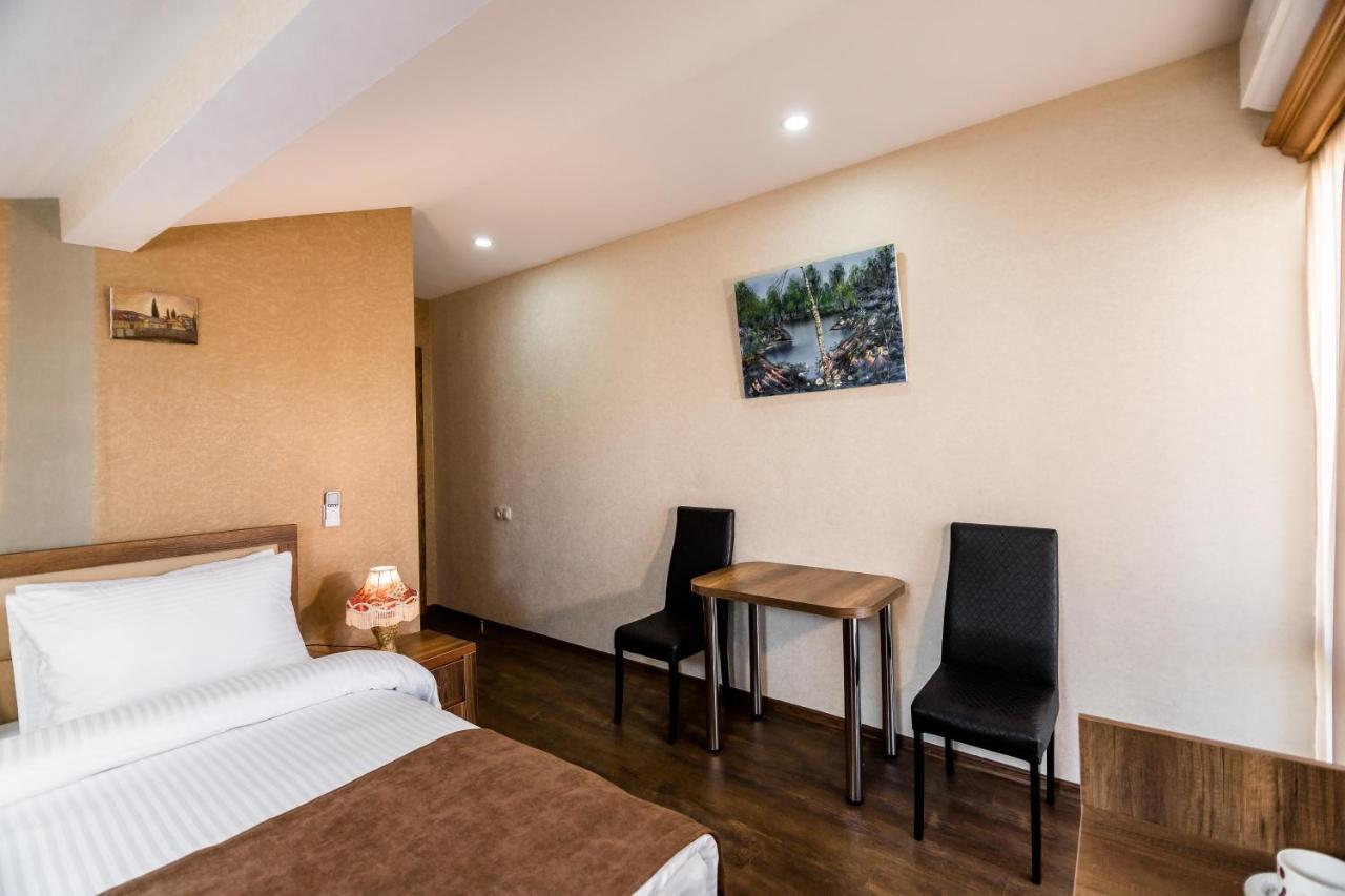 George Hotel Тбілісі Екстер'єр фото